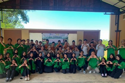 Wujudkan Desa Mandiri Pangan, Pengabdian Masyarakat Tahun Ke-2 Tim PPK ORMAWA HIMAGROTEK dengan Implementasi Hidroponik, IoT, dan Panel Surya 