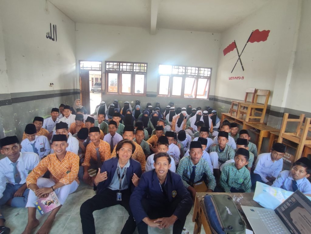 KKN 8 UTM Beri Psikoedukasi Kekerasan Seksual pada Santri Pondok Pesantren Al-Amin Al Haromain Desa Nagasareh 2 KKN 8 UTM Beri Psikoedukasi Kekerasan Seksual pada Santri Pondok Pesantren Al-Amin Al Haromain Desa Nagasareh