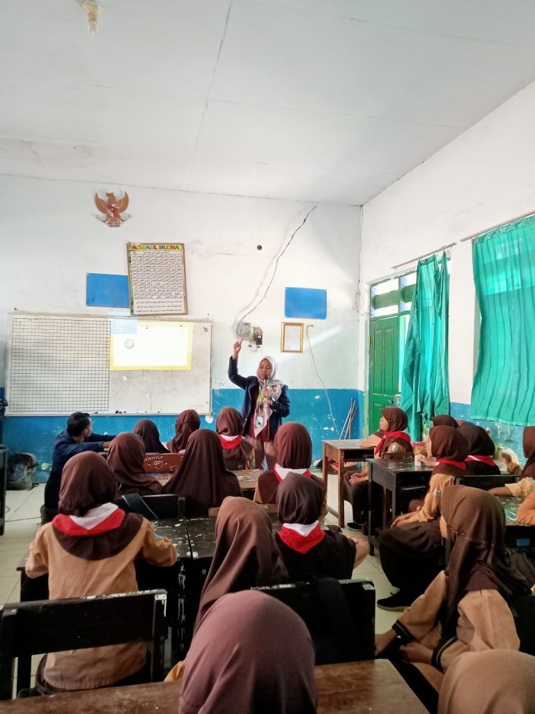 Cegah Perundungan di Lingkungan Sekolah, Mahasiswa KKN UTM Gelar Sosialisasi “Stop Bullying” di MTs dan SD di Desa Nepa 2 Cegah Perundungan di Lingkungan Sekolah, Mahasiswa KKN UTM Gelar Sosialisasi “Stop Bullying” di MTs dan SD di Desa Nepa