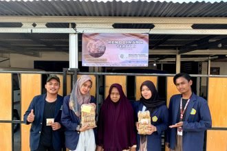 Mahasiswa KKN 26 UTM Bantu Branding UMKM Rengginang di Desa Banban