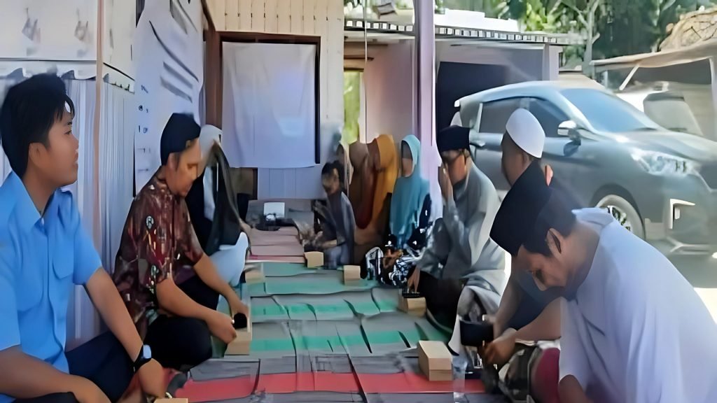 Tim KKN-T UTM Gelar Sosialisasi Sertifikasi Halal Bersama Mitra KUB Fajar Laut Sumenep 2 Tim KKN-T UTM Gelar Sosialisasi Sertifikasi Halal Bersama Mitra KUB Fajar Laut Sumenep