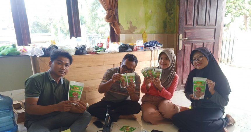 Mahasiswa MBKM KKN-T UTM Berdayakan Masyarakat dengan Gelar Pelatihan Produk Bawang Merah di Desa Dempo Timur
