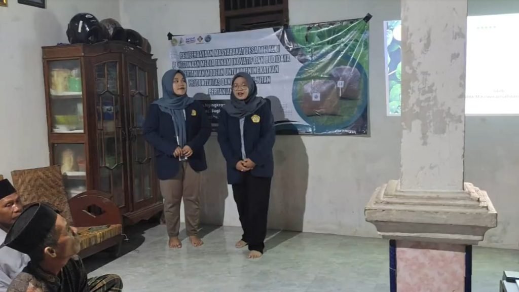Tim MBKM Agrocoota Kenalkan Inovasi Media Tanam dan Teknologi Modern untuk Tingkatkan Kesejahteraan Petani Desa Gondanglor 2 Tim MBKM Agrocoota Kenalkan Inovasi Media Tanam dan Teknologi Modern untuk Tingkatkan Kesejahteraan Petani Desa Gondanglor