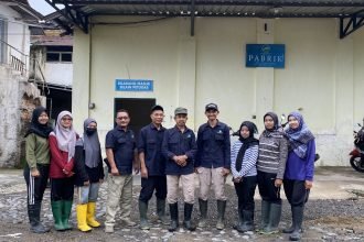 Tingkatkan Kompetensi, Mahasiswa MBKM Olah Limbah Daun Cengkeh di PT Tjandi Sewu Baru