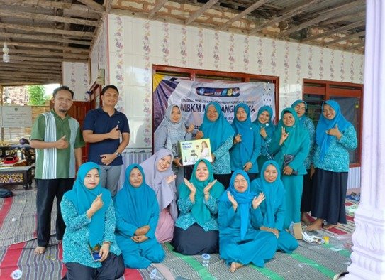 Sosialisasi MengenaI Pelatihan Digital Branding Bersama PKK Desa Padangdangan Sumenep 2 Sosialisasi MengenaI Pelatihan Digital Branding Bersama PKK Desa Padangdangan Sumenep