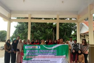 Mahasiswa KKN-T UTM Gelar Pelatihan Digital Marketing untuk Perluas Pemasaran Produk Olahan Desa Kramat