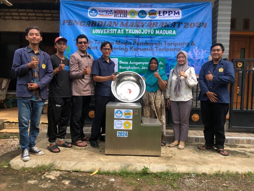 Tim Pengabdian UTM Hibahkan Mesin Pembersih Teripang dan Pengering Solar Dryer untuk Tingkatkan Produktivitas dan Kualitas Kerupuk Teripang di UKM Sari Laut Socah