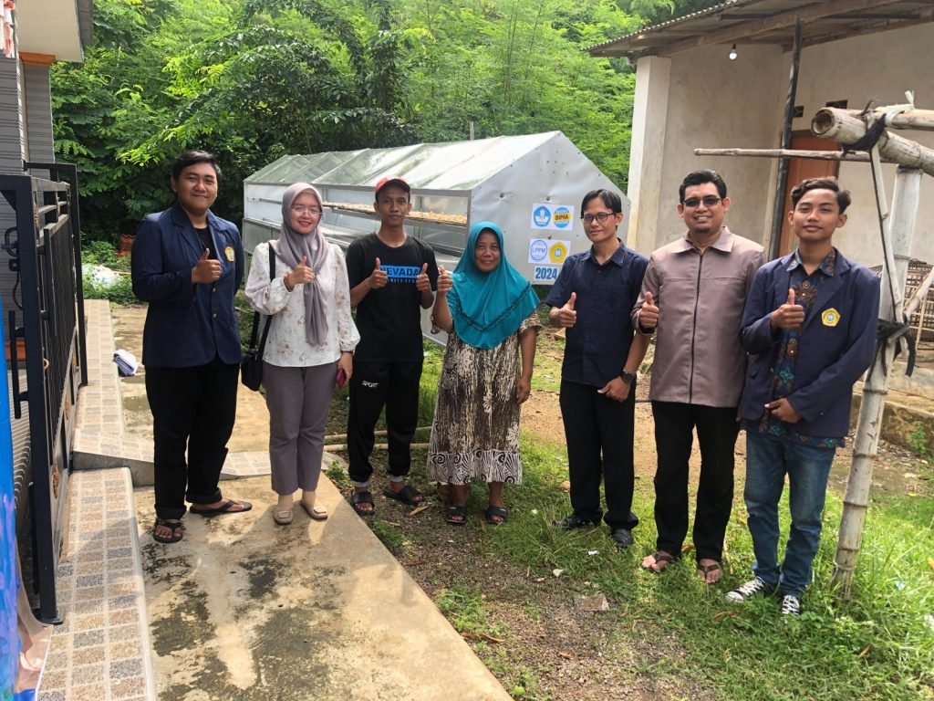 Tim Pengabdian UTM Hibahkan Mesin Pembersih Teripang dan Pengering Solar Dryer untuk Tingkatkan Produktivitas dan Kualitas Kerupuk Teripang di UKM Sari Laut Socah 2 Tim Pengabdian UTM Hibahkan Mesin Pembersih Teripang dan Pengering Solar Dryer untuk Tingkatkan Produktivitas dan Kualitas Kerupuk Teripang di UKM Sari Laut Socah