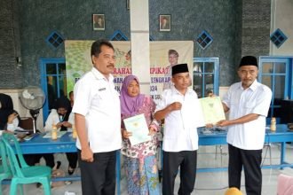 Pemdes Desa Tarogan Serahkan 123 Sertifikat Tanah Kepada Warganya