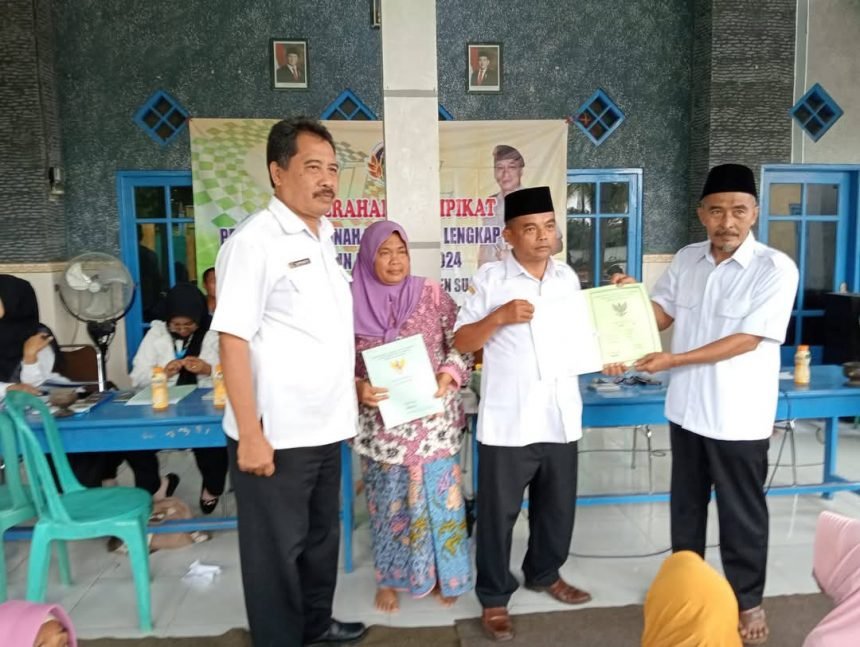 Pemdes Desa Tarogan Serahkan 123 Sertifikat Tanah Kepada Warganya