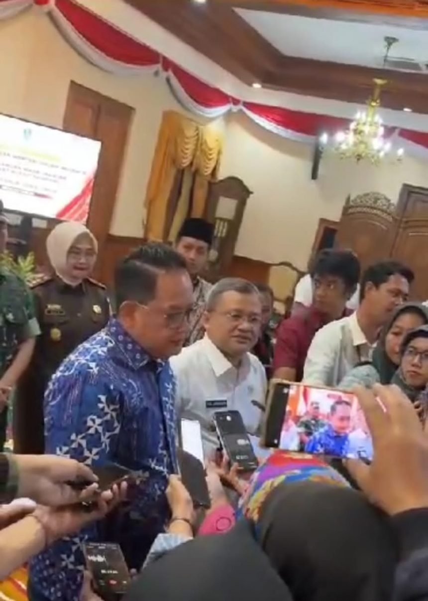 Terima SK Perpanjangan, PJ Bupati Sampang : Komitmen Meningkatkan Indeks Pembangunan Manusia