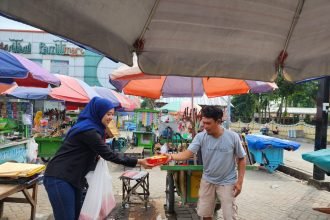 Bagikan Ratusan Nasi Kotak, BRI Bangkalan Ajak Warga Dukung Transaksi Digital