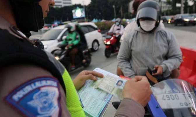 Warga Telat Bayar Pajak Kendaraan Bakal Didatangi Polisi di Rumah