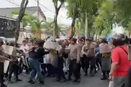 Pupuk Bersubsidi Dijual di Atas HET, Gabungan BEM Geruduk DPRD Sampang