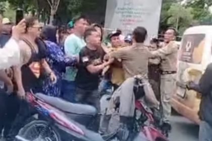 Kericuhan Terjadi di Kawasan Arek Lancor antara PKL dan Satpol PP