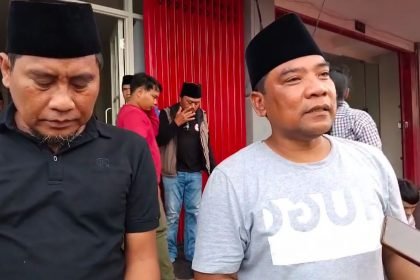 MK Tolak Gugatan Sengketa Pilkada Bangkalan, Tim Lukman Fauzan Potong Tumpeng