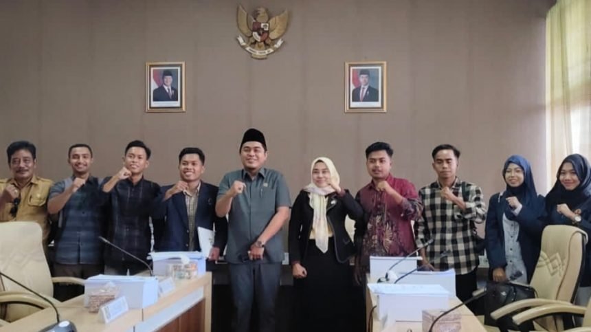 Ketua DPRD Pamekasan Terima Aspirasi Soal Food Colony dari BEM-FH UNIRA