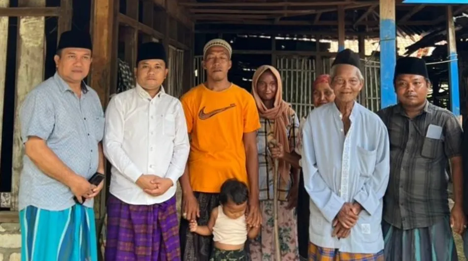 Berbagi Berkah di Penghujung Tahun, Legislator Muda Madura Bantu Warga Tidak Mampu