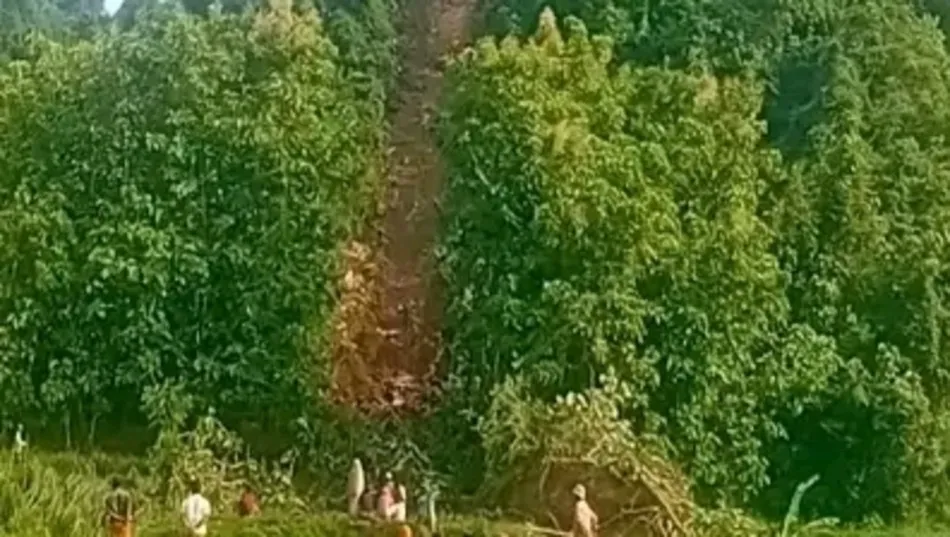 Longsor Batu Tebing Bukit di Desa Rajun Pasongsongan, Warga Minta Pihak Terkait Tinjau Lokasi Kejadian