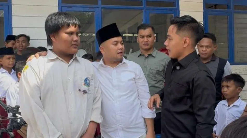 Legislator Muda Madura Wujudkan Permintaan Siswa SMPN 4 Jrengik yang Viral Minta Sepeda