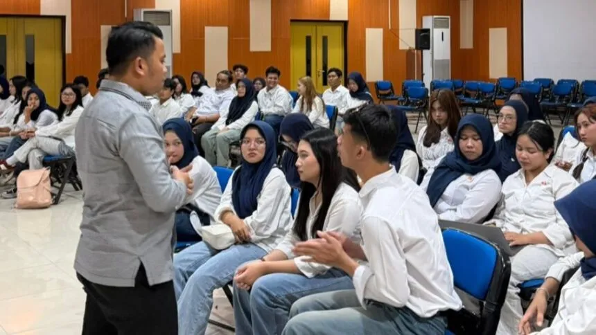 Ngobrol Bareng Mahasiswa FISIPOL UNESA, Slamet Ariyadi Bahas Strategi Komunikasi Politik di Era Digital