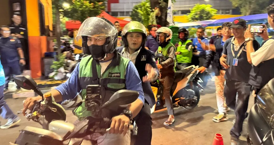 Naik Gojek ke Arena Debat BM PAN, Slamet Ariyadi Bersama Tim Tampil Merakyat 