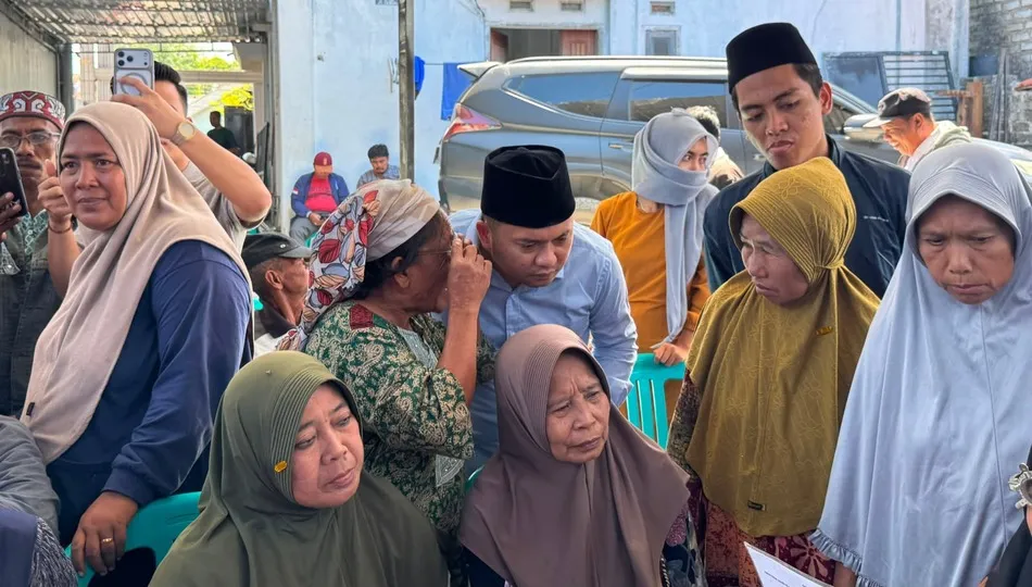Aksi Nyata PAN Bantu Rakyat, Gelar Pemeriksaan Mata dan Bagikan Kacamata Gratis di Sampang