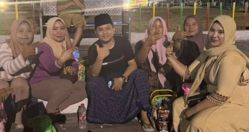 Di Balik Gerobak Kopi, Slamet Ariyadi Cek Desil dan Perhatikan Kondisi Pedagang Kecil di Alun Alun Sampang 
